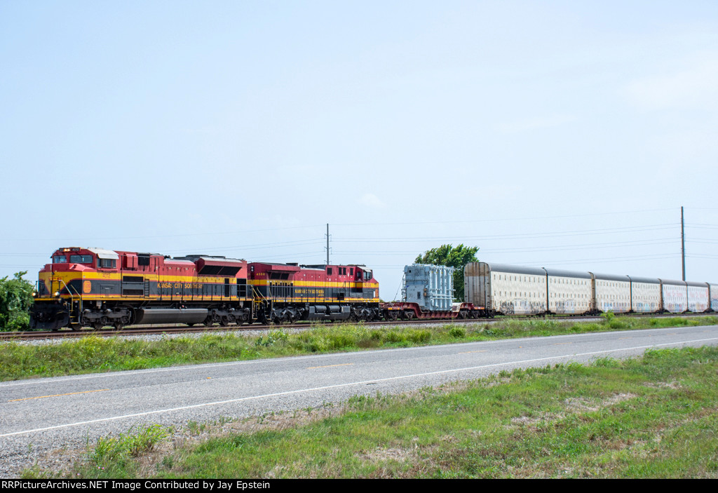 KCS 4012 approaches El Toro